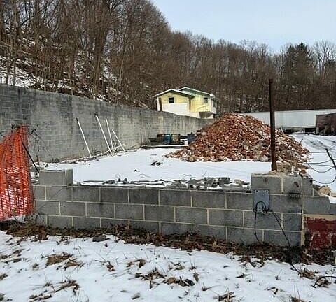 4th image of 123 Laurel St