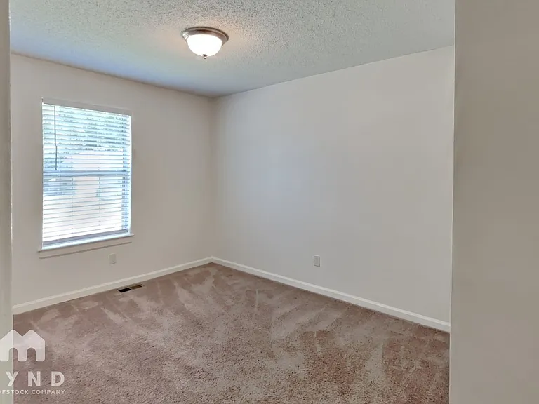 5561 Northcut Dr — Photo 18