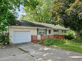 2 Circle Dr, Fisher, IL 61843