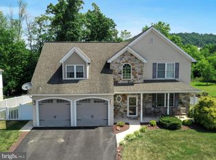142 Woodmeadow Dr, Denver, PA 17517