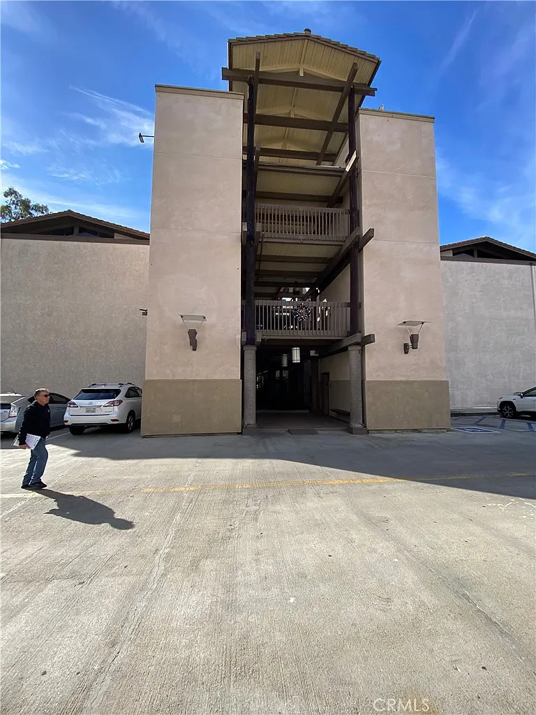 1 bed, 873 sqft, $3,500 — Photo 4