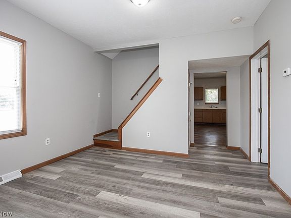 5th image of 642 Lake Ave