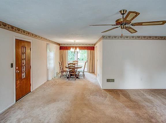 4th image of 270 Robinhood Dr