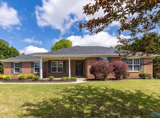 101 Lisa Ann Dr, Huntsville, AL 35811