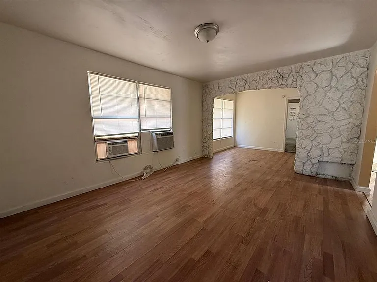 229 S Candler Ave — Photo 25