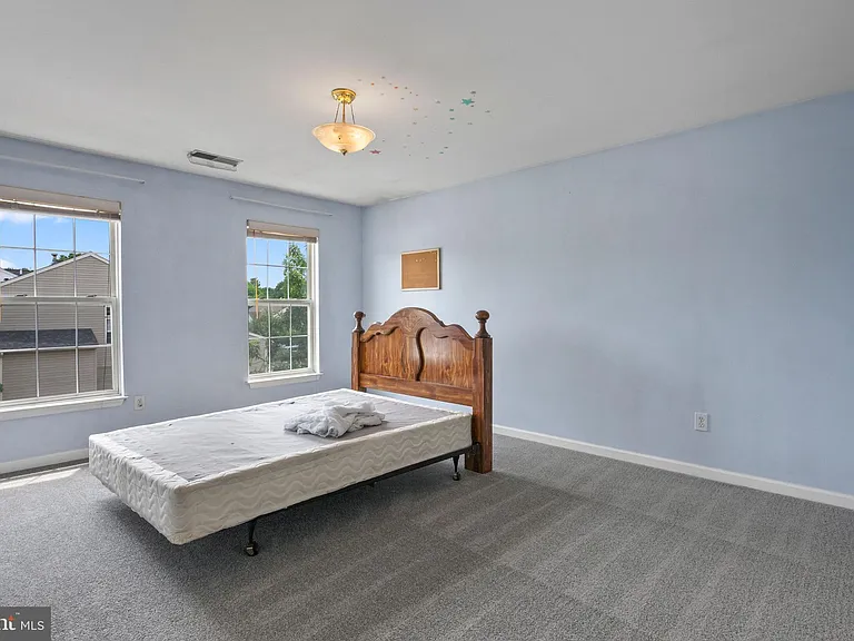 929 N York Dr — Photo 18