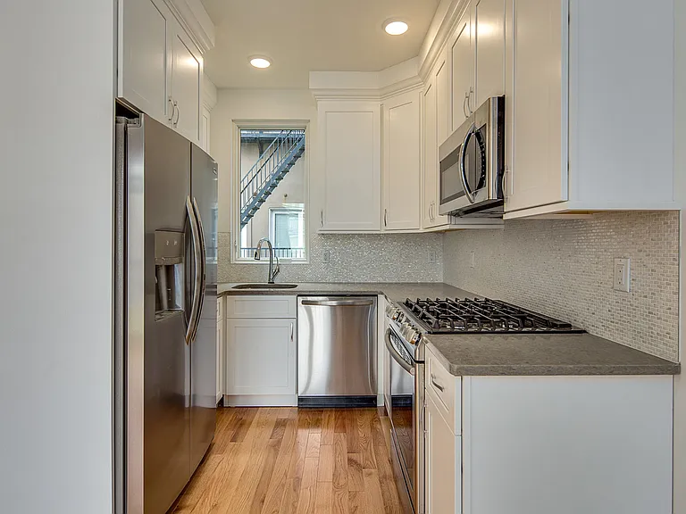 521 Court St — Photo 5