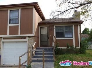 130 S Saxony Dr, Olathe, KS 66061
