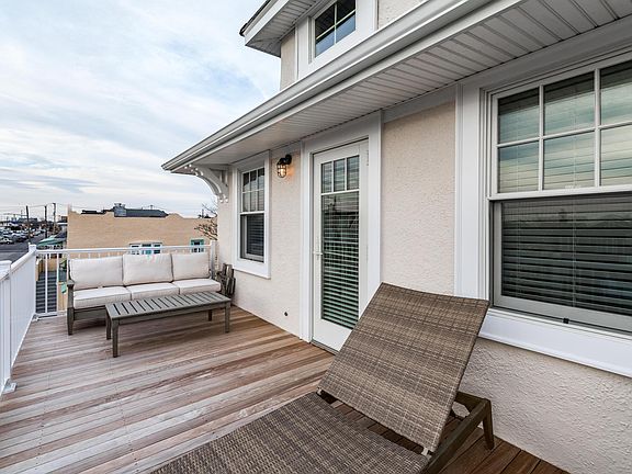 5th image of 132 Roosevelt Blvd Floor 2