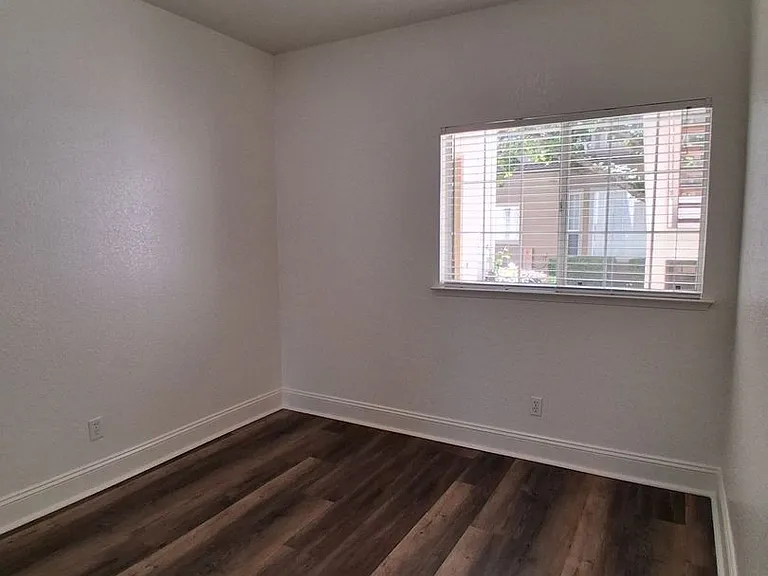 8147 N Cedar Ave #125 — Photo 9