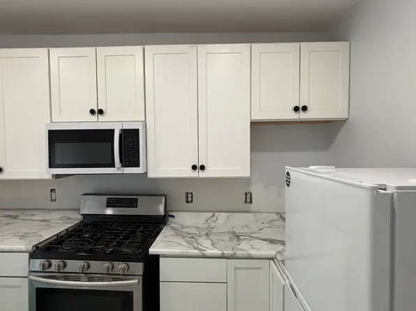 4000 Massachusetts St #1, Gary, IN 46409