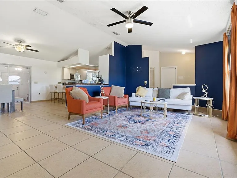 1011 Winifred Way — Photo 5