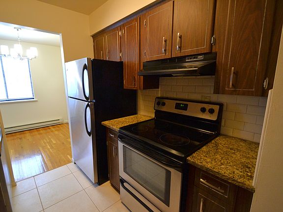3rd image of 121 Grove St APT 3