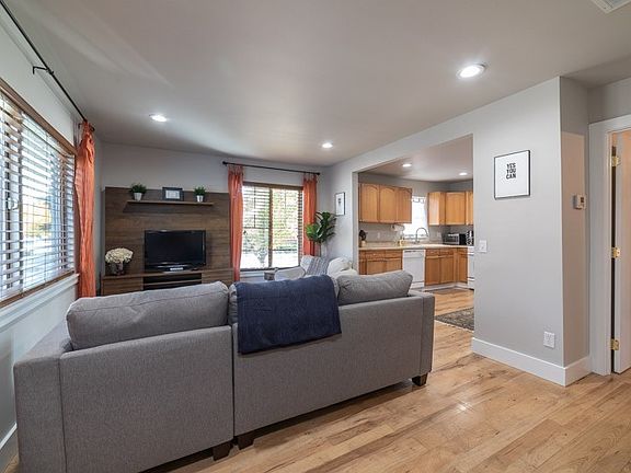 4th image of 111 Bond St