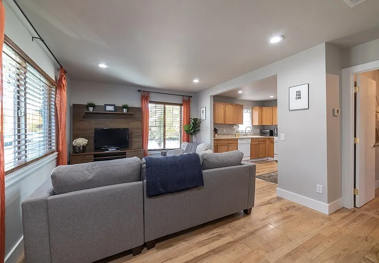 111 Bond St — Photo 4