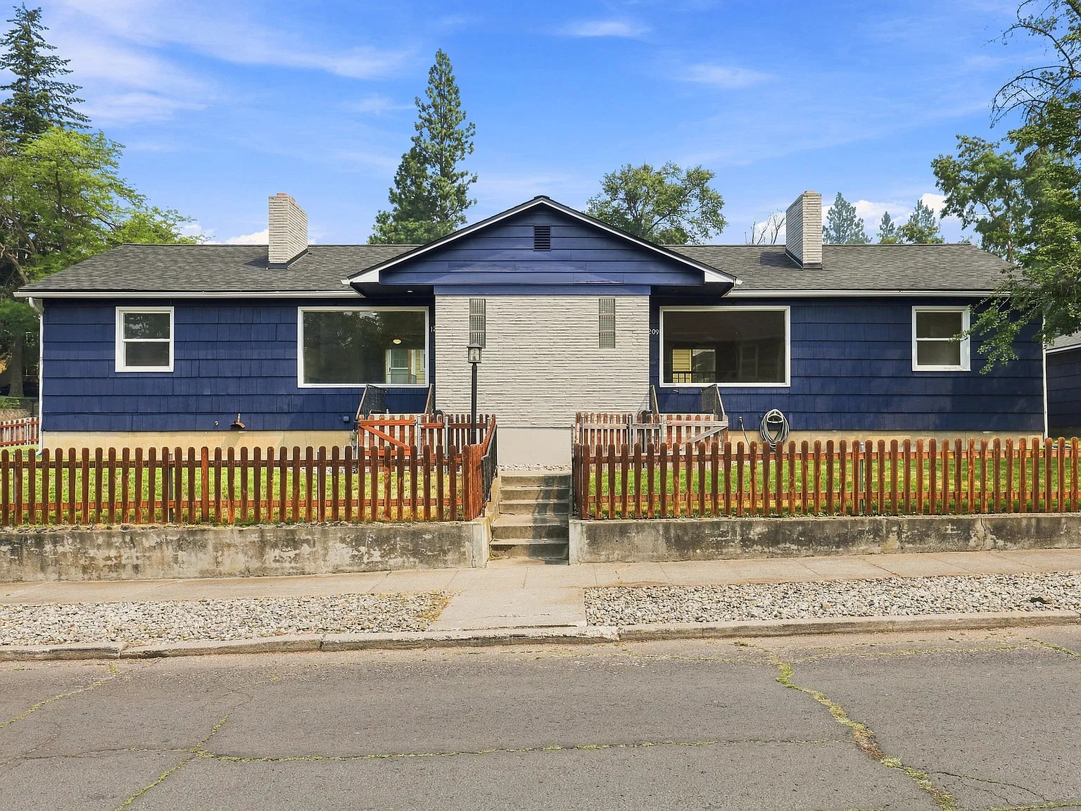 4 bed, 1734 sqft, $2,400 — Photo 1