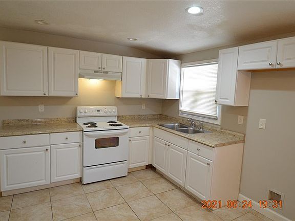 5th image of 3818 E 32nd Ave