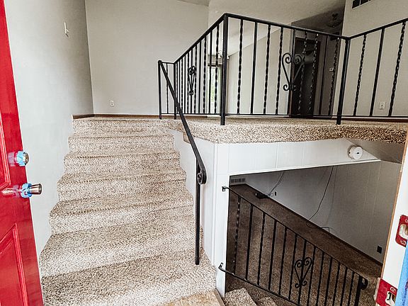 2nd image of 3211 Squire Ln