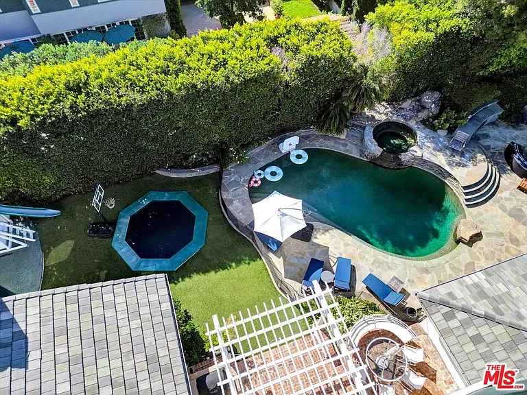 1056 Corsica Dr — Photo 41