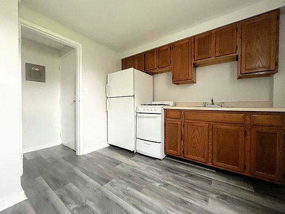 4th image of 64 Linda Dr APT 1