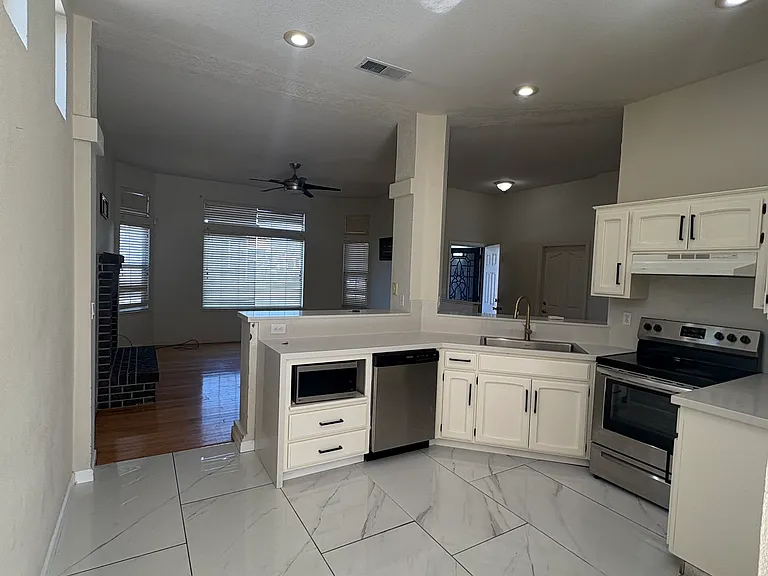 2534 Sunrise Ave — Photo 7
