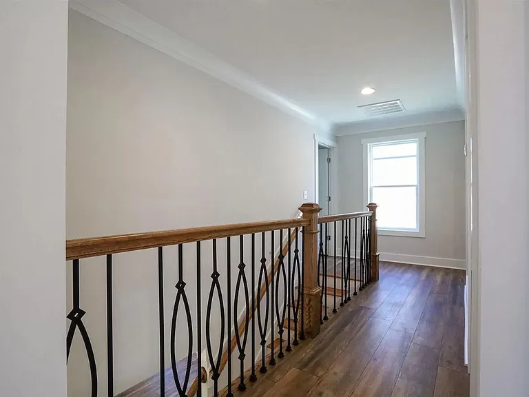 1907 Edgerton Dr — Photo 2