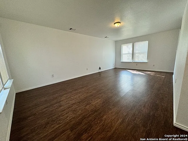 4 bed, 2.5 bath, 1644 sqft, $1,600 — Photo 2