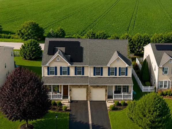 243 Maple Dr, Hanover, PA 17331