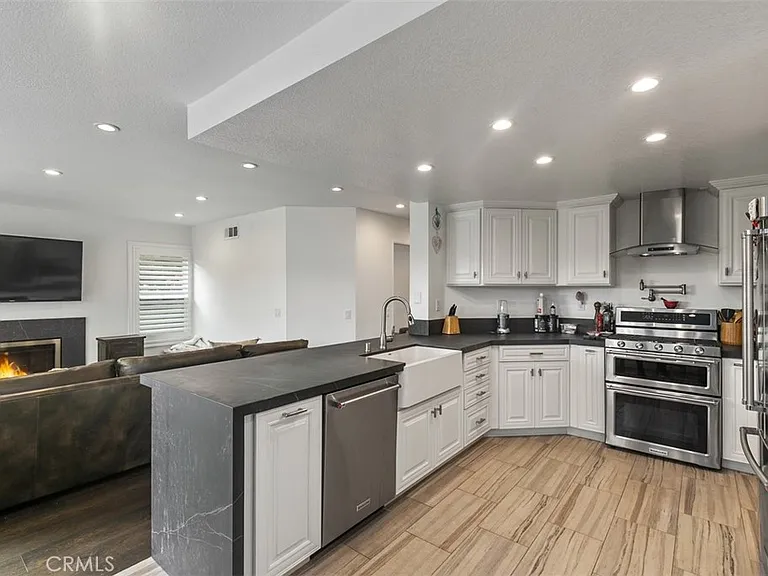 32 San Mateo — Photo 14