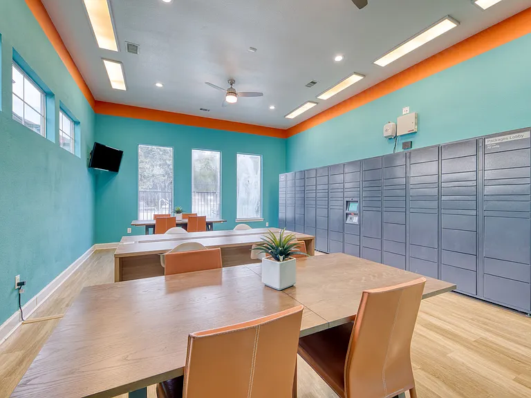 Laurel Canyon Apartments — Photo 13