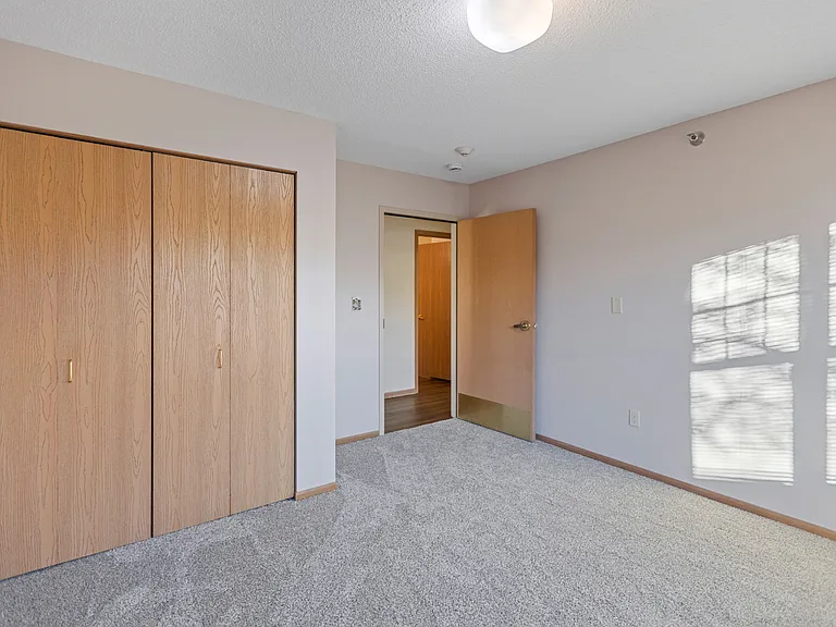 Kenyon Garden Apartments — Photo 33