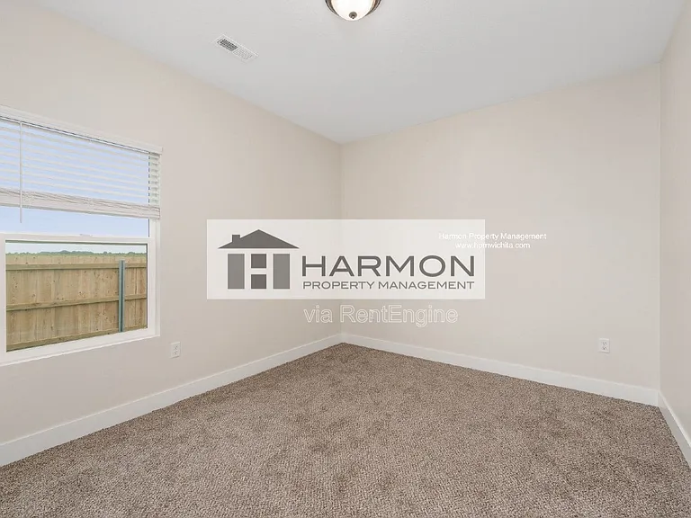 2054 N Reece Rd — Photo 12