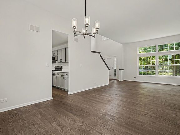 4th image of 601 Carnation Dr