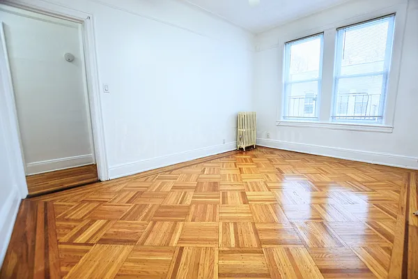 Rented by Dakis Group LLC | media 10