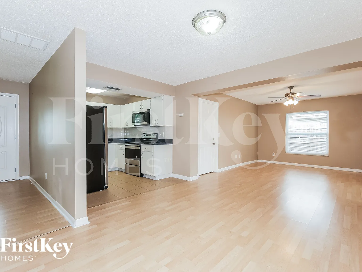 4 bed, 2.0 bath, 1595 sqft, $2,830 — Photo 4