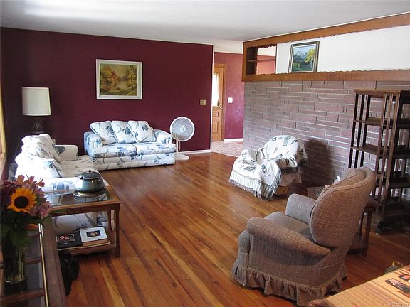 3rd image of 2150 Myrtlewood Ln