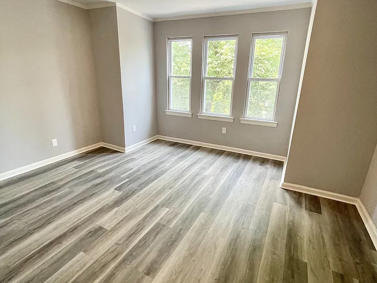 4930 Brown St — Photo 7