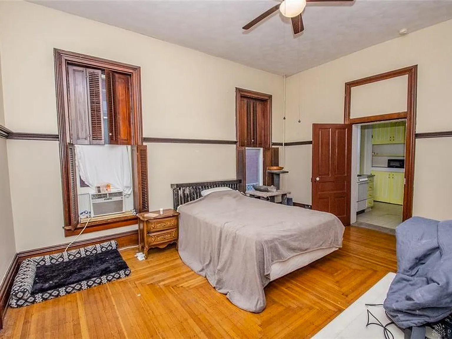 327 N Barron St — Photo 4
