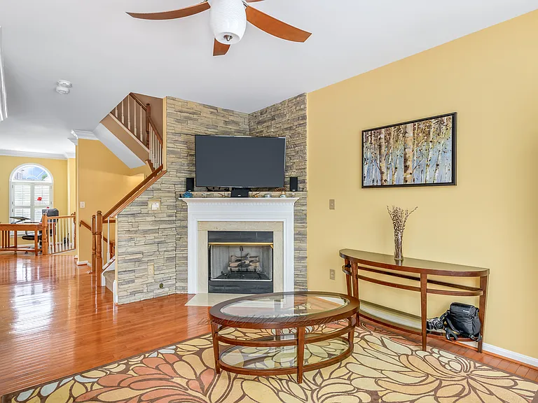 46180 Aisquith Ter — Photo 23