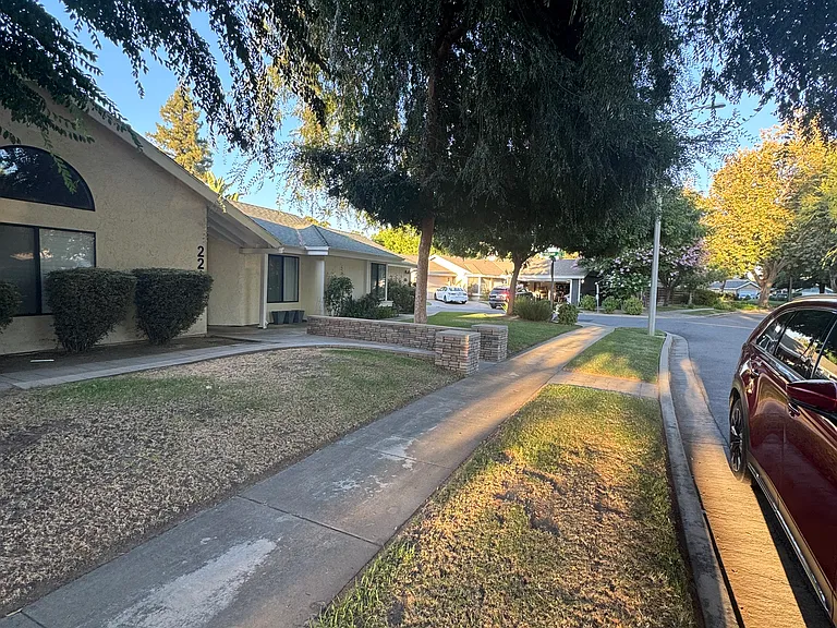 2211 N Pinkham St — Photo 30
