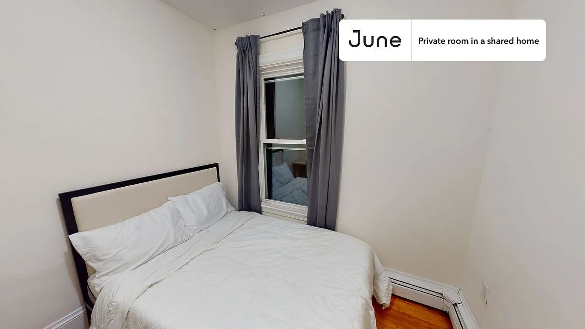 Full bedroom in 5 bed/1 bath home in Mission Hill #1068 B — Photo 1