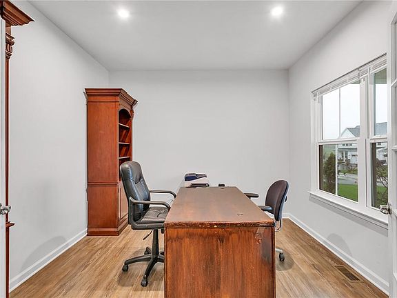 5th image of 1022 Wedgewood Dr