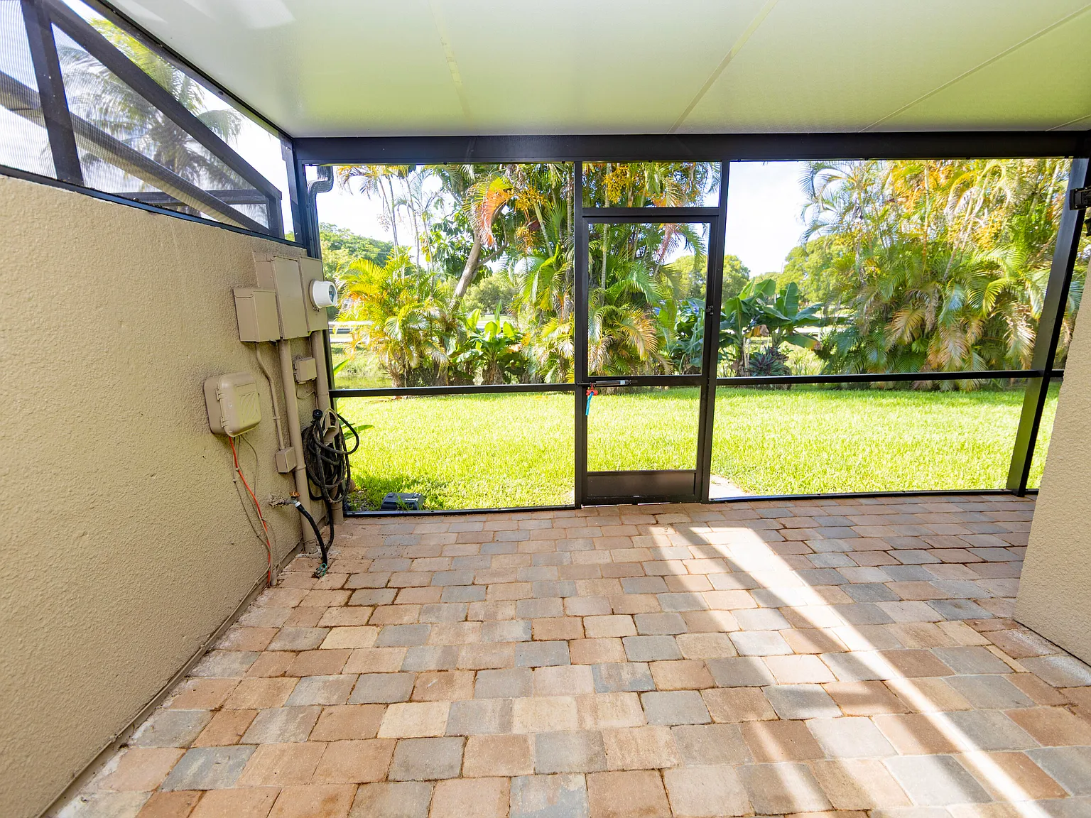 3 bed, 2.0 bath, 1359 sqft, $3,150 — Photo 4