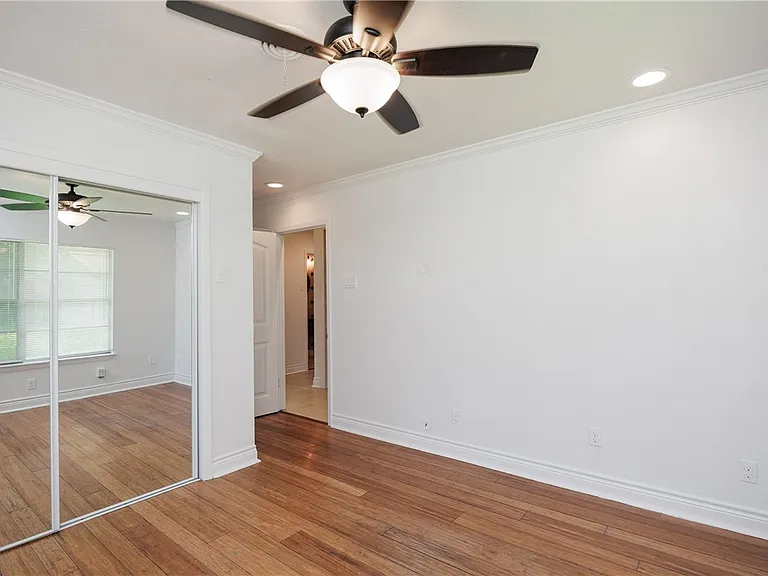830 Crestview Dr — Photo 29