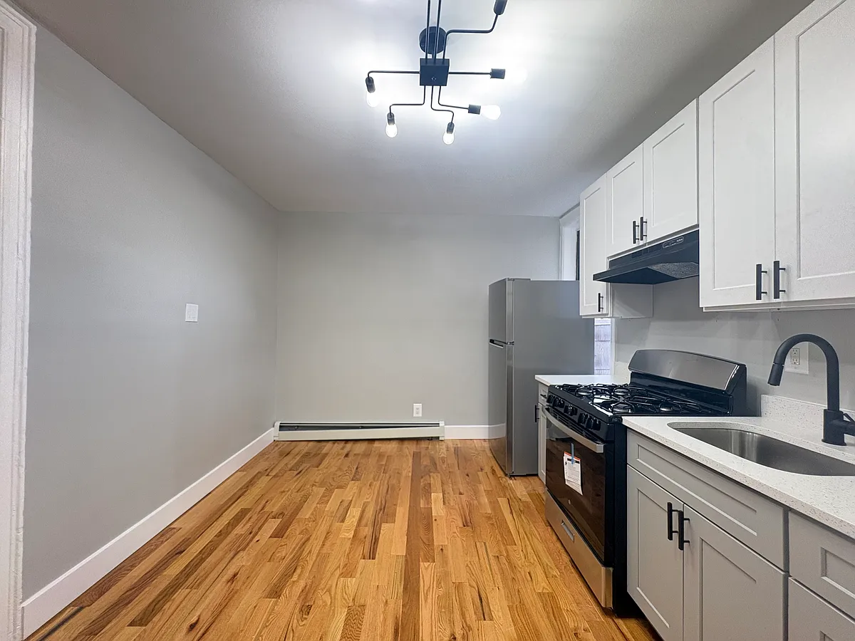Building Photo - 840 Communipaw Ave #3R
