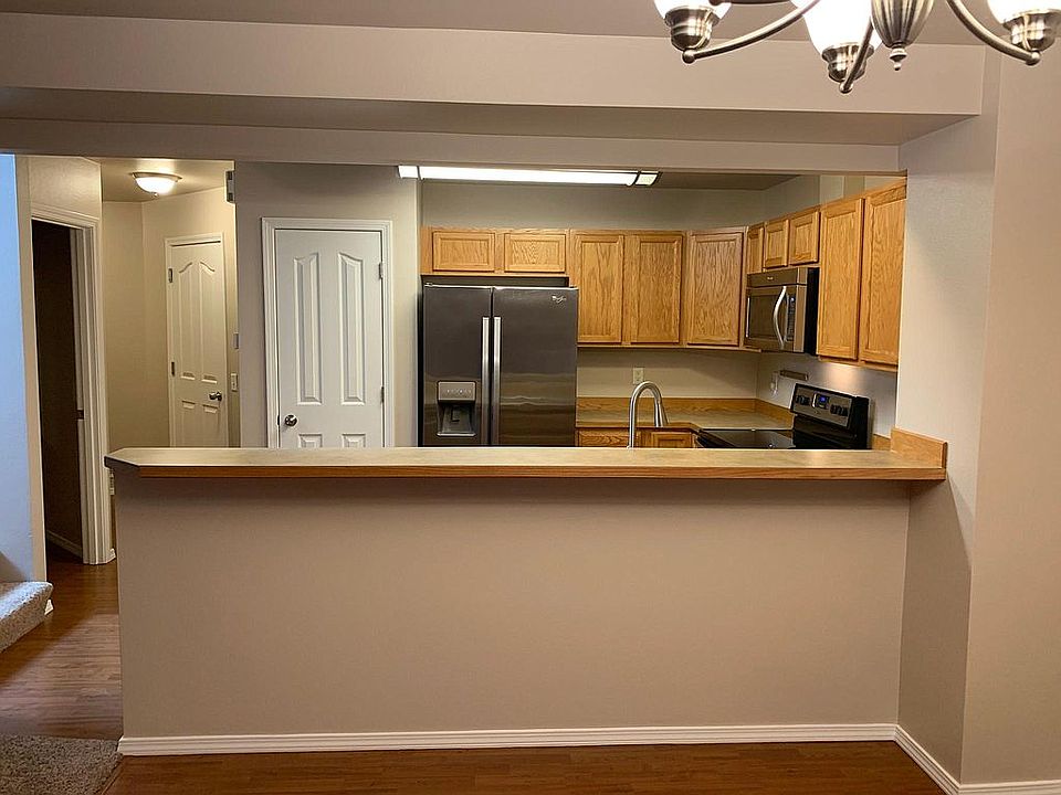 Kitchen w/Pantry