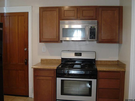 4th image of 4 Fonda Ave #2