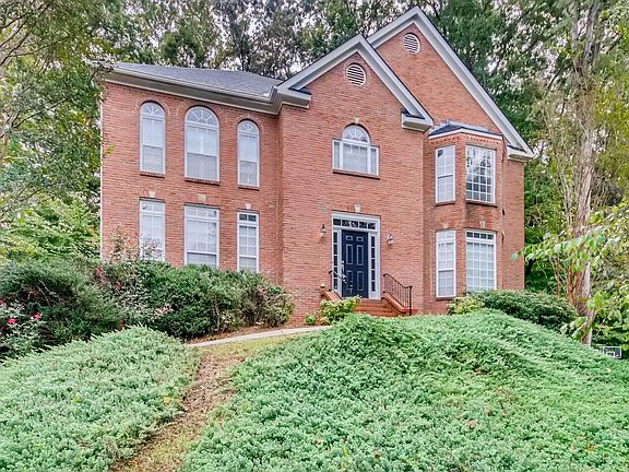 2nd image of 1823 Dover Ct