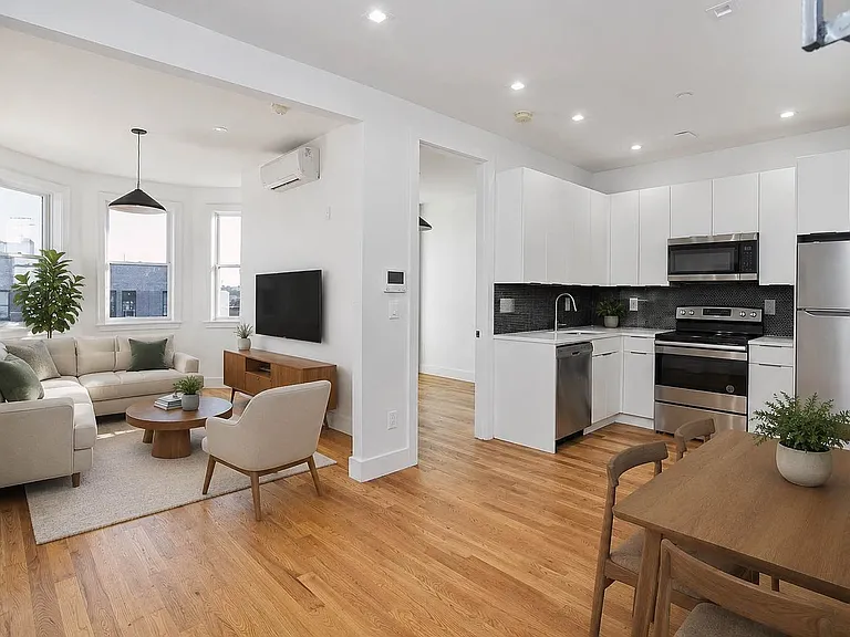 3215 Clarendon Rd #4F — Photo 1