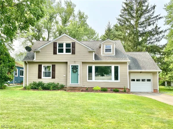 4940 Anderson Rd, Lyndhurst, OH 44124